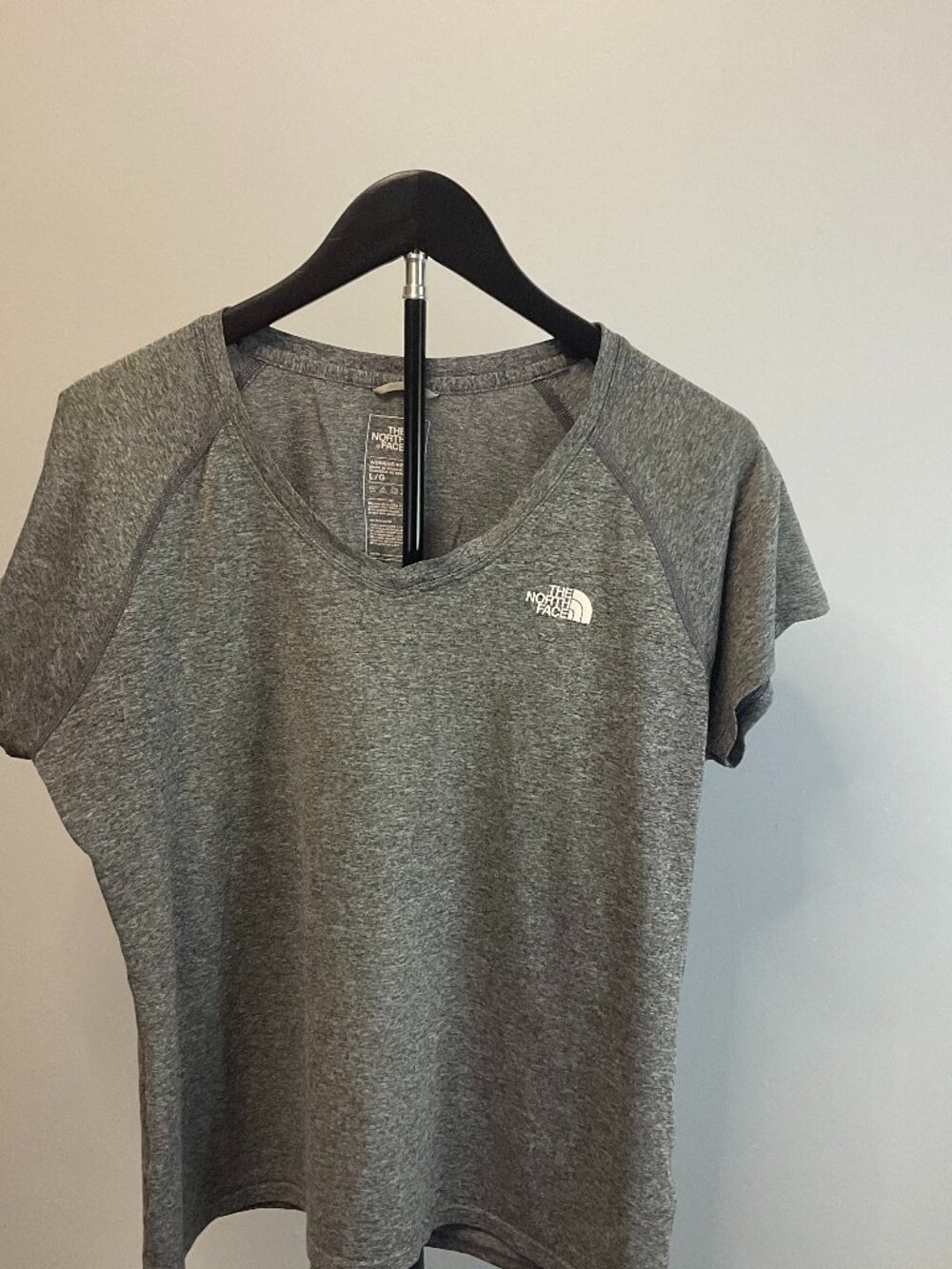 The North Face Women's Large Gray Short Sleeve Performance V-Neck Athletic Shirt